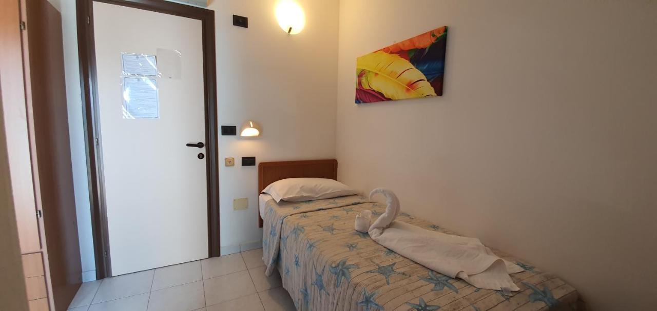Hotel Vela Azzurra ริมินี ภายนอก รูปภาพ