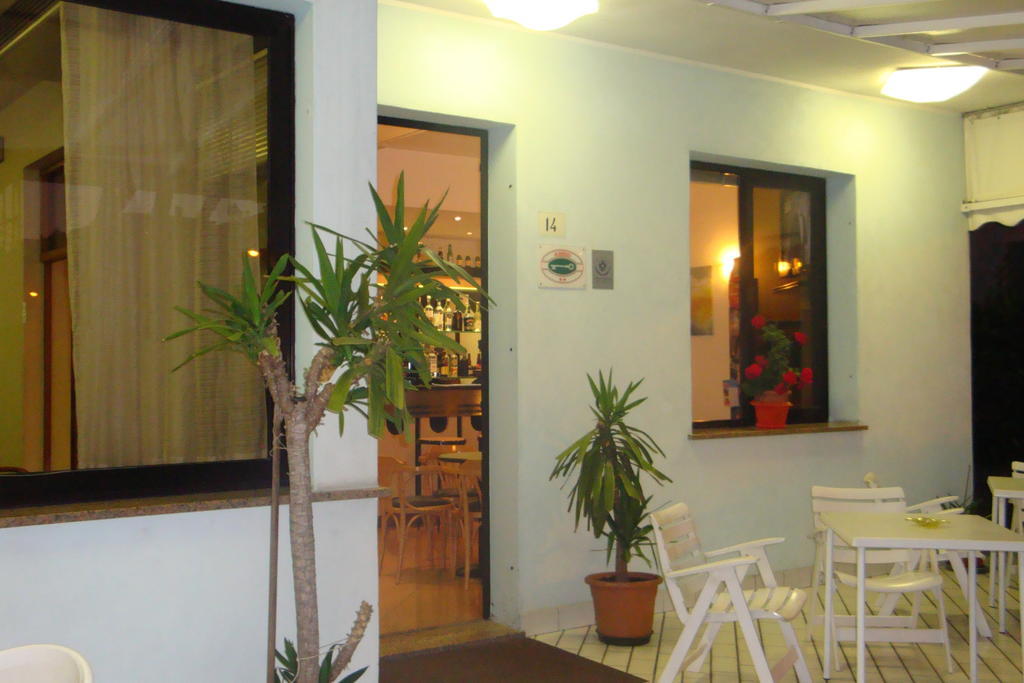Hotel Vela Azzurra ริมินี ภายนอก รูปภาพ