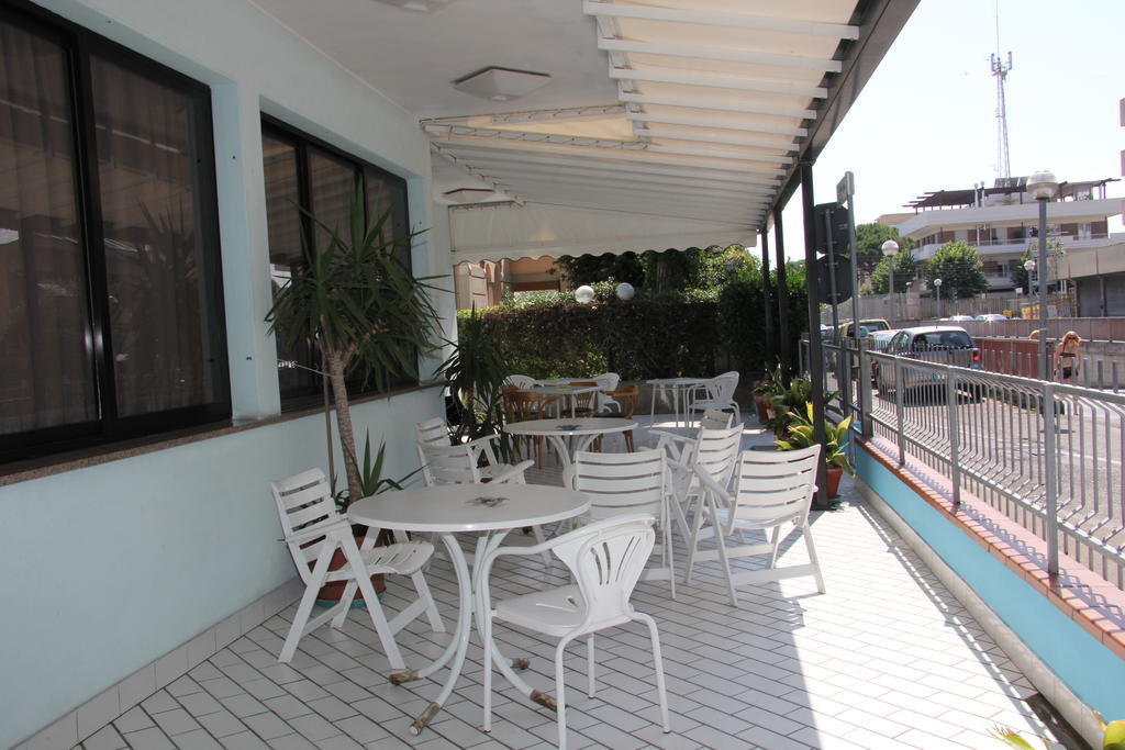 Hotel Vela Azzurra ริมินี ภายนอก รูปภาพ